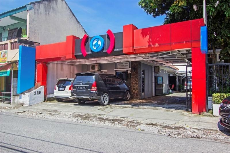 Reddoorz Near Gejayan Hotel Kejayan Exterior photo